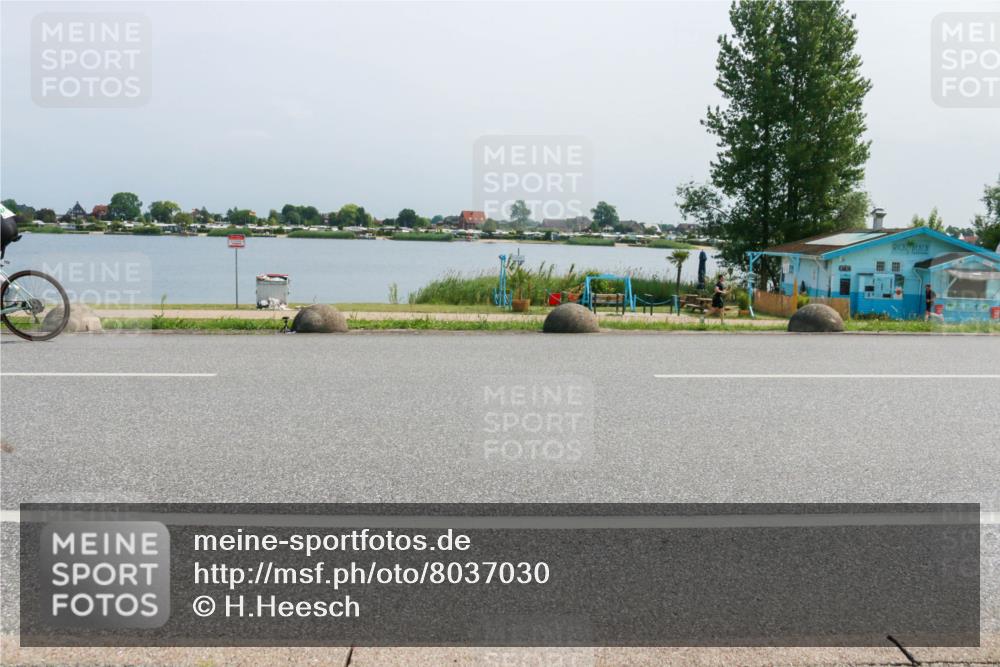 21.06.2025 - 27. Vierlanden-Triathlon H.Heesch http://msf.ph/oto/8037030 15.06.2025 11:47:08 Radfahren 647, 696, 710, 722, 734, 763, 831 meine-sportfotos.de