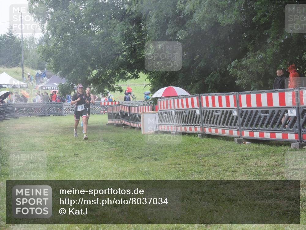 21.06.2025 - 27. Vierlanden-Triathlon KatJ http://msf.ph/oto/8037034 15.06.2025 14:17:12 Ziel 1218, 1269 meine-sportfotos.de