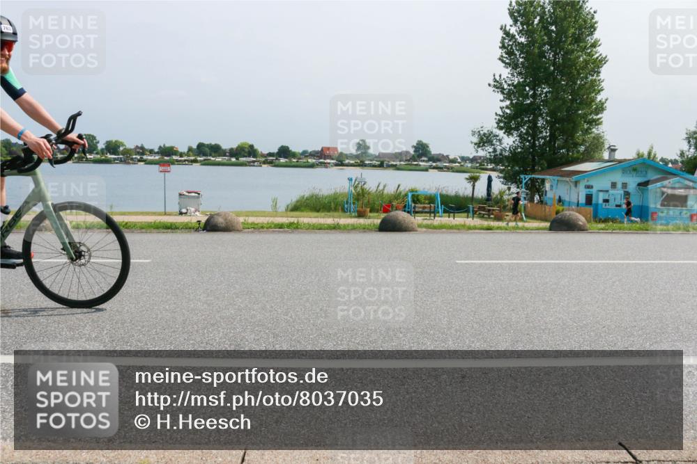 21.06.2025 - 27. Vierlanden-Triathlon H.Heesch http://msf.ph/oto/8037035 15.06.2025 11:47:08 Radfahren 647, 696, 710, 722, 734, 763, 831 meine-sportfotos.de