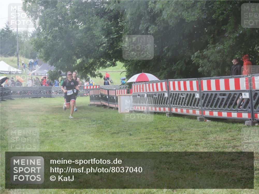 21.06.2025 - 27. Vierlanden-Triathlon KatJ http://msf.ph/oto/8037040 15.06.2025 14:17:12 Ziel 1218, 1269 meine-sportfotos.de