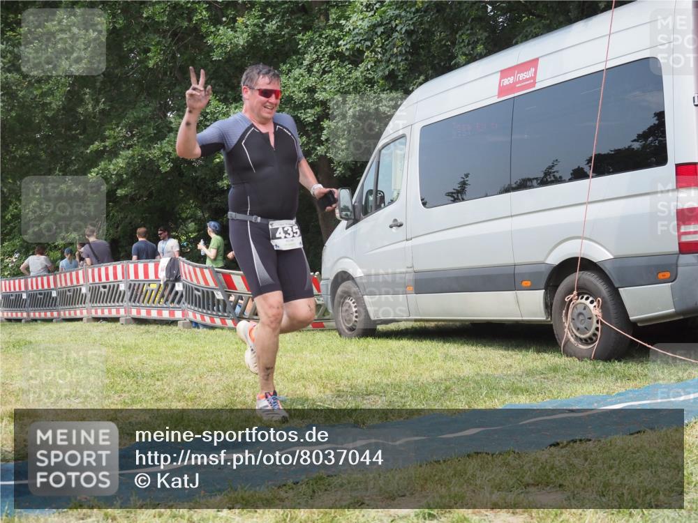 21.06.2025 - 27. Vierlanden-Triathlon KatJ http://msf.ph/oto/8037044 15.06.2025 11:26:49 Schwimmen 900 meine-sportfotos.de