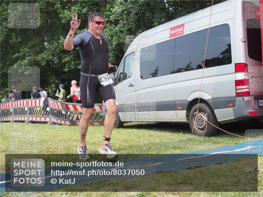 21.06.2025 - 27. Vierlanden-Triathlon KatJ http://msf.ph/oto/8037050 15.06.2025 11:26:49 Schwimmen 900 meine-sportfotos.de