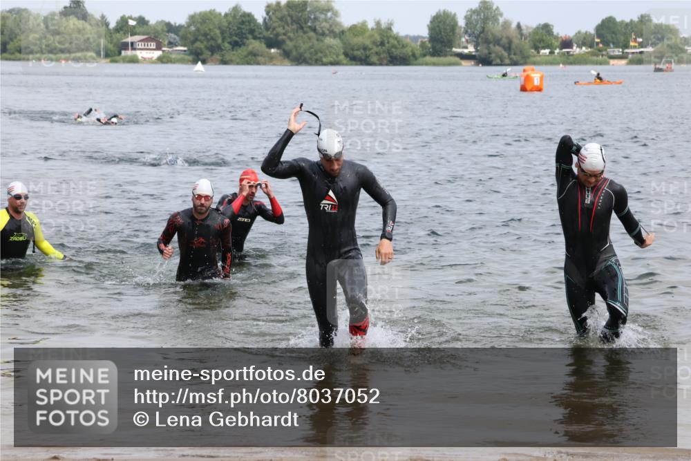 21.06.2025 - 27. Vierlanden-Triathlon Lena Gebhardt http://msf.ph/oto/8037052 15.06.2025 12:03:23 Schwimmen 1004, 1005, 1006, 1007, 1008 meine-sportfotos.de