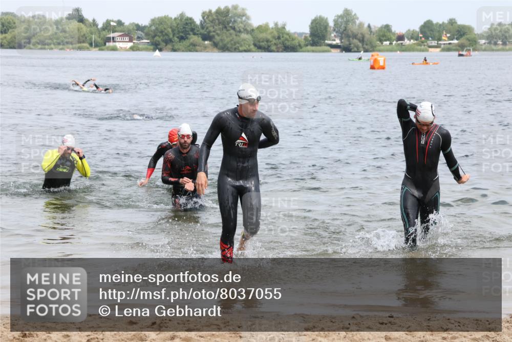 21.06.2025 - 27. Vierlanden-Triathlon Lena Gebhardt http://msf.ph/oto/8037055 15.06.2025 12:03:24 Schwimmen 1004, 1005, 1006, 1007, 1008 meine-sportfotos.de