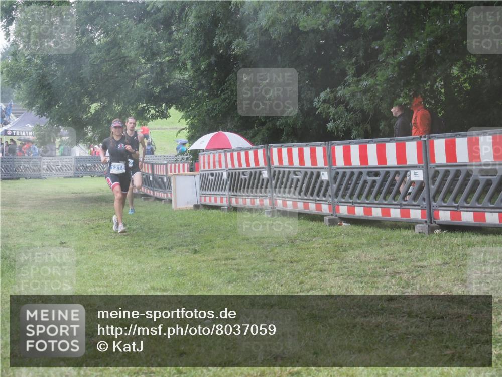 21.06.2025 - 27. Vierlanden-Triathlon KatJ http://msf.ph/oto/8037059 15.06.2025 14:17:13 Ziel 1218, 1269 meine-sportfotos.de