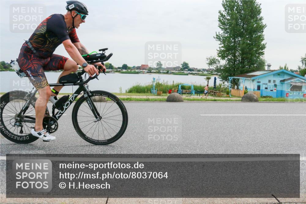 15.06.2025 - 27. Vierlanden-Triathlon H.Heesch http://msf.ph/oto/8037064 15.06.2025 10:50:04 Radfahren 150, 215, 250 meine-sportfotos.de