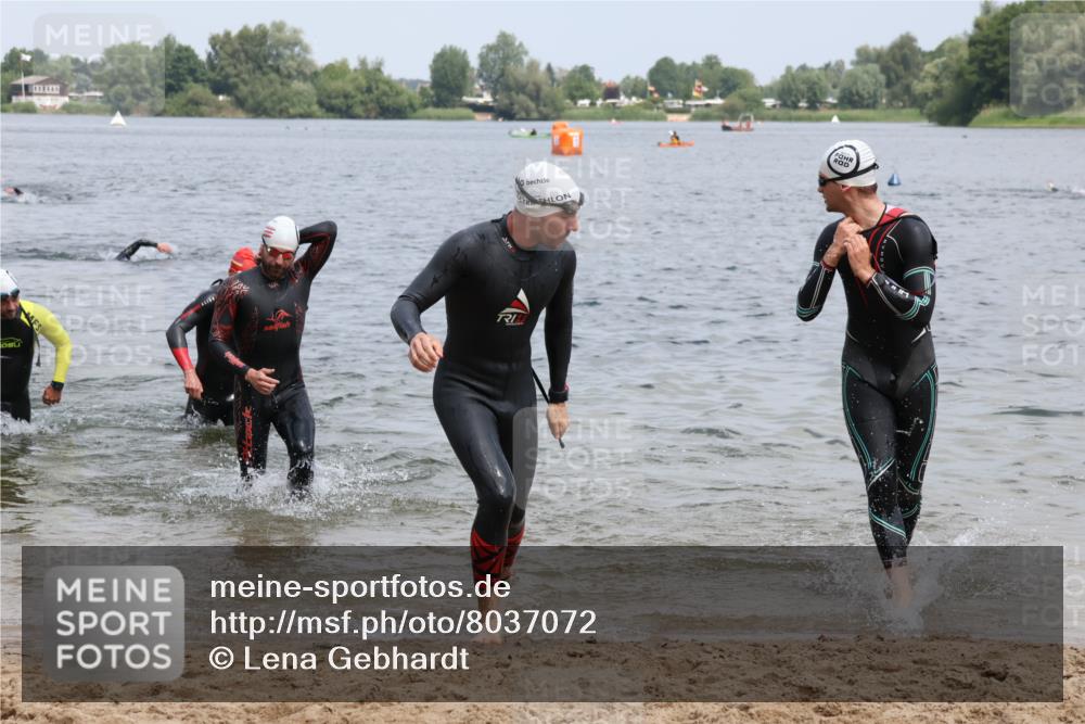 21.06.2025 - 27. Vierlanden-Triathlon Lena Gebhardt http://msf.ph/oto/8037072 15.06.2025 12:03:26 Schwimmen 1004, 1005, 1006, 1007, 1008 meine-sportfotos.de