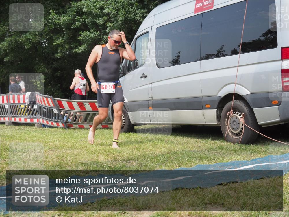 21.06.2025 - 27. Vierlanden-Triathlon KatJ http://msf.ph/oto/8037074 15.06.2025 11:26:59 Schwimmen 900 meine-sportfotos.de