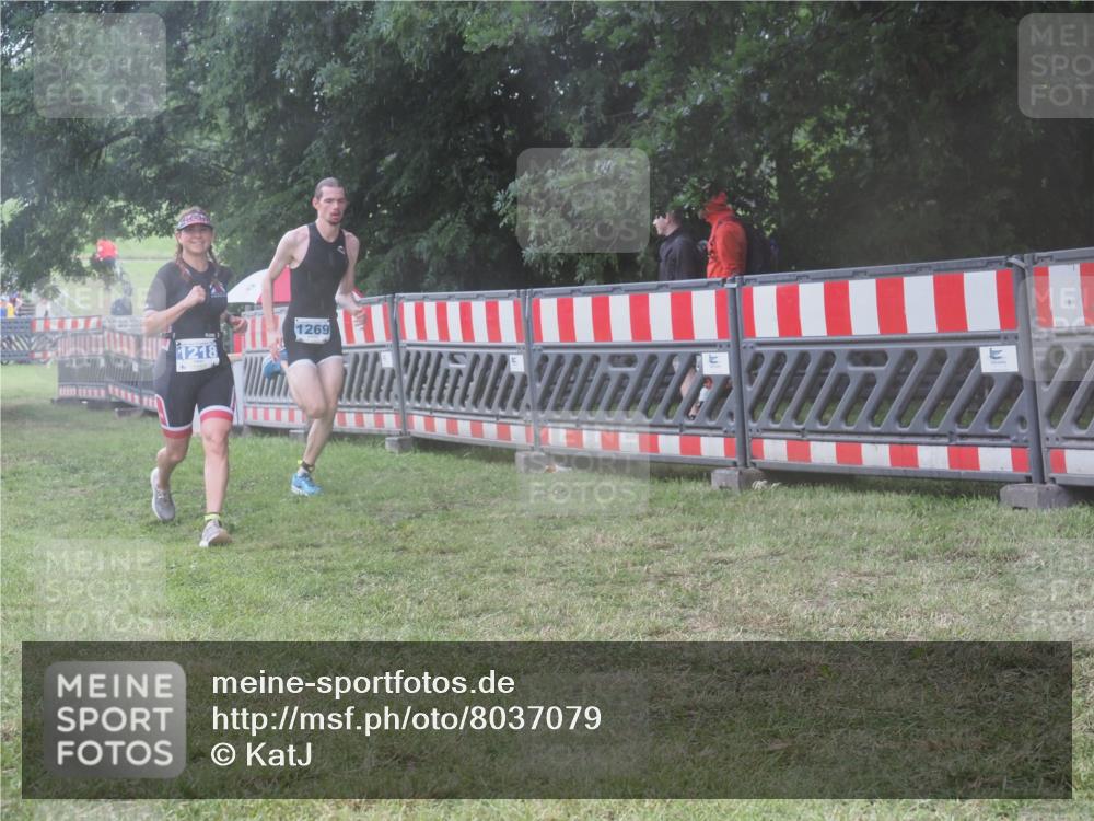 21.06.2025 - 27. Vierlanden-Triathlon KatJ http://msf.ph/oto/8037079 15.06.2025 14:17:14 Ziel 1218, 1269 meine-sportfotos.de