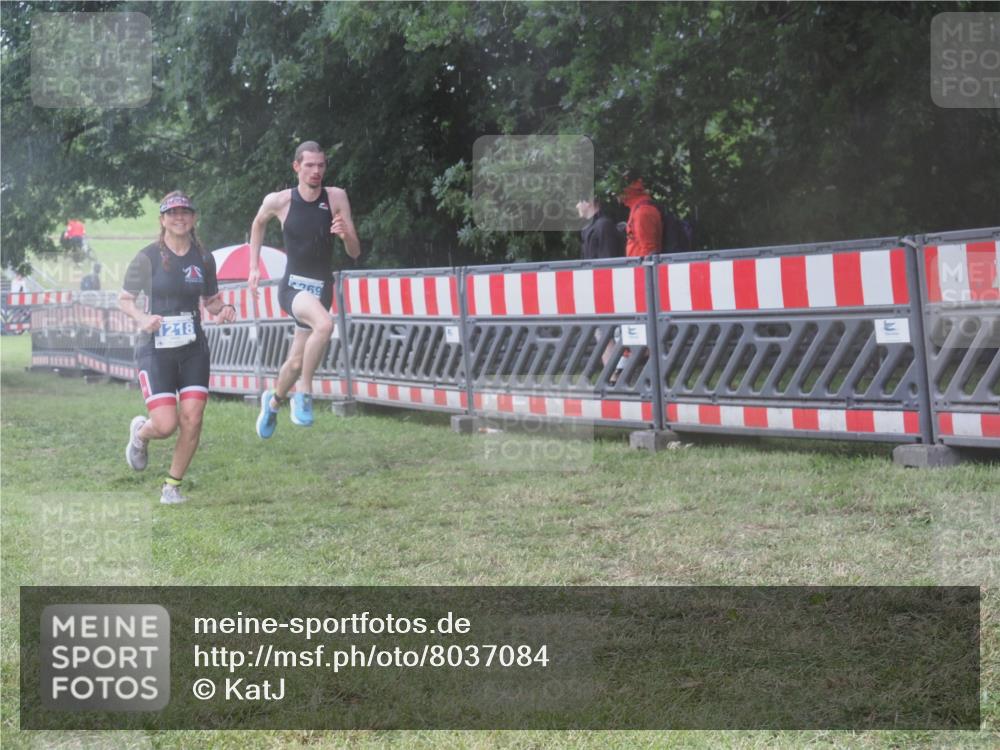 21.06.2025 - 27. Vierlanden-Triathlon KatJ http://msf.ph/oto/8037084 15.06.2025 14:17:14 Ziel 1218, 1269 meine-sportfotos.de