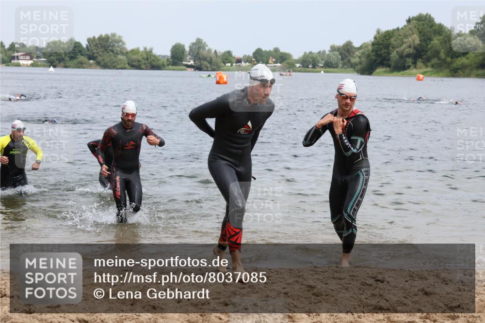 21.06.2025 - 27. Vierlanden-Triathlon Lena Gebhardt http://msf.ph/oto/8037085 15.06.2025 12:03:26 Schwimmen 1004, 1005, 1006, 1007, 1008 meine-sportfotos.de