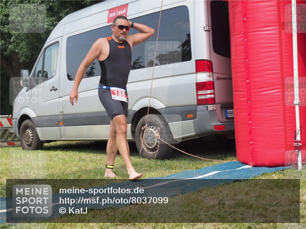 21.06.2025 - 27. Vierlanden-Triathlon KatJ http://msf.ph/oto/8037099 15.06.2025 11:27:00 Schwimmen 900 meine-sportfotos.de