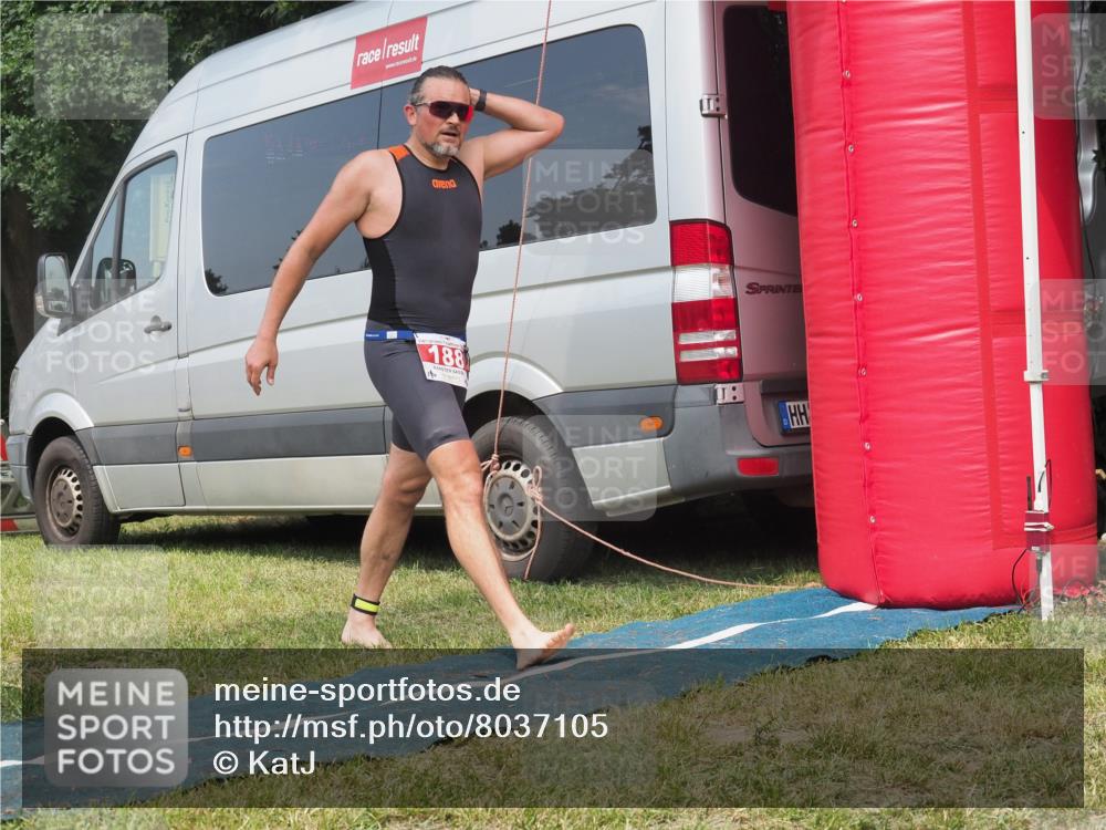 21.06.2025 - 27. Vierlanden-Triathlon KatJ http://msf.ph/oto/8037105 15.06.2025 11:27:00 Schwimmen 900 meine-sportfotos.de