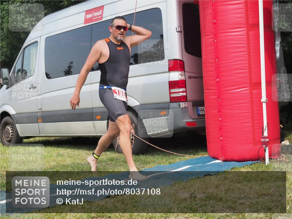 21.06.2025 - 27. Vierlanden-Triathlon KatJ http://msf.ph/oto/8037108 15.06.2025 11:27:00 Schwimmen 900 meine-sportfotos.de