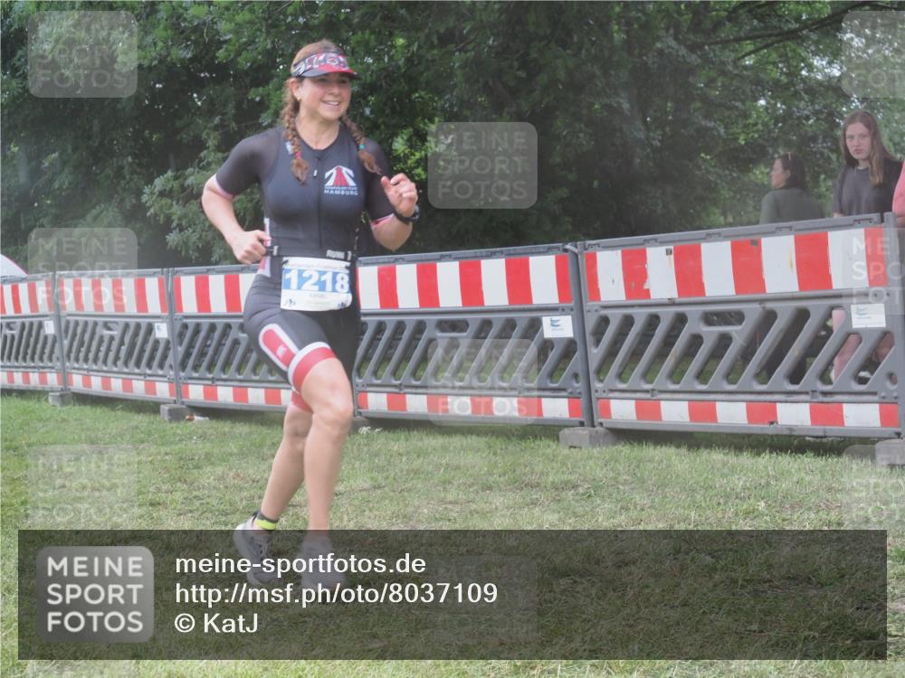 21.06.2025 - 27. Vierlanden-Triathlon KatJ http://msf.ph/oto/8037109 15.06.2025 14:17:15 Ziel 1218, 1269 meine-sportfotos.de