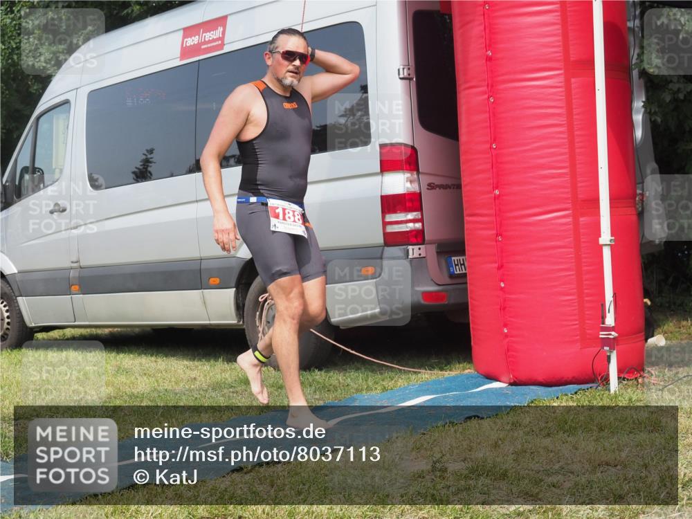21.06.2025 - 27. Vierlanden-Triathlon KatJ http://msf.ph/oto/8037113 15.06.2025 11:27:00 Schwimmen 900 meine-sportfotos.de