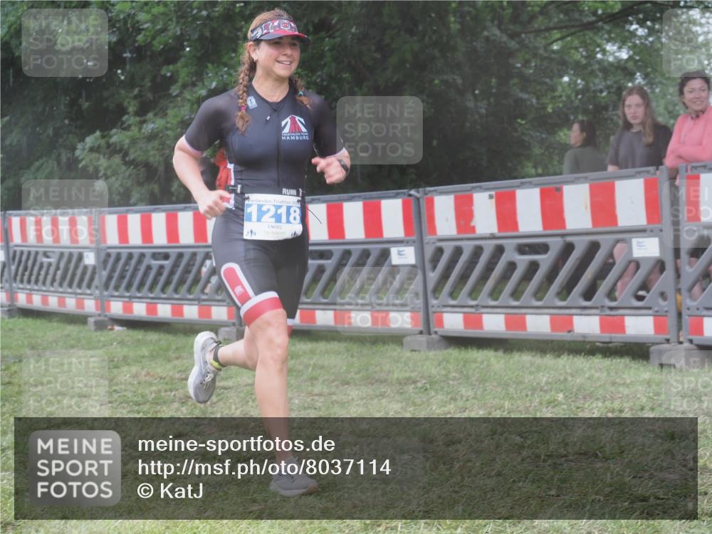 21.06.2025 - 27. Vierlanden-Triathlon KatJ http://msf.ph/oto/8037114 15.06.2025 14:17:16 Ziel 1218 meine-sportfotos.de
