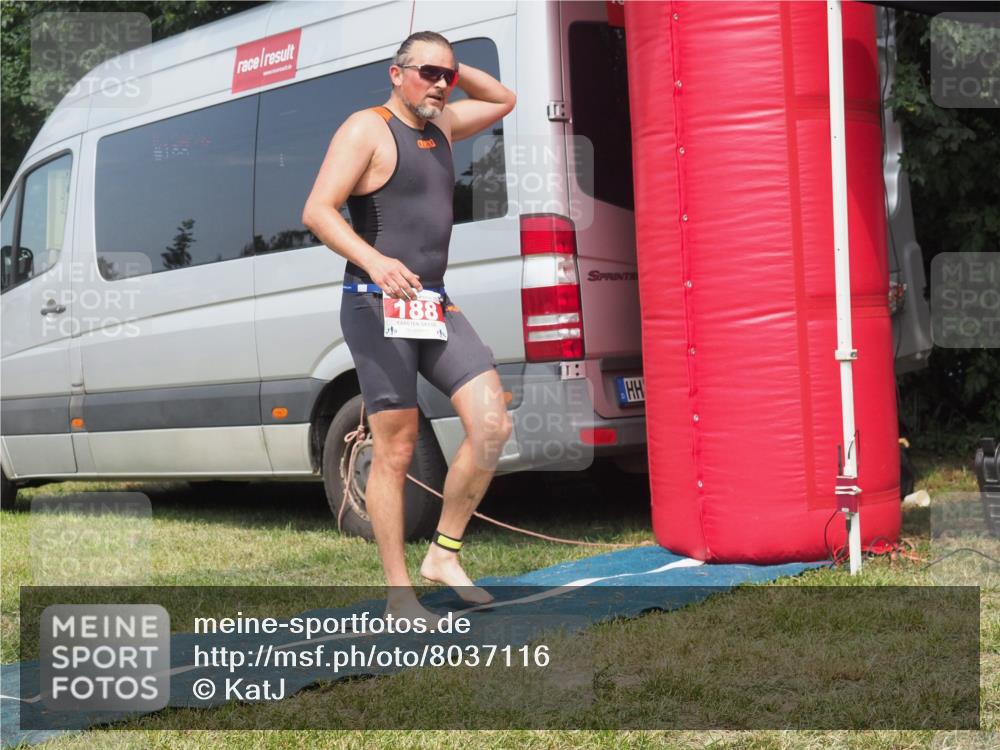 21.06.2025 - 27. Vierlanden-Triathlon KatJ http://msf.ph/oto/8037116 15.06.2025 11:27:00 Schwimmen 900 meine-sportfotos.de
