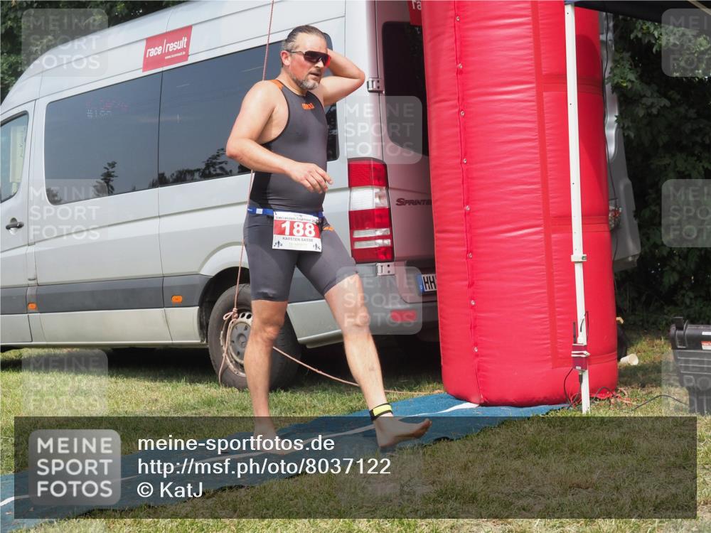 21.06.2025 - 27. Vierlanden-Triathlon KatJ http://msf.ph/oto/8037122 15.06.2025 11:27:01 Schwimmen 900 meine-sportfotos.de