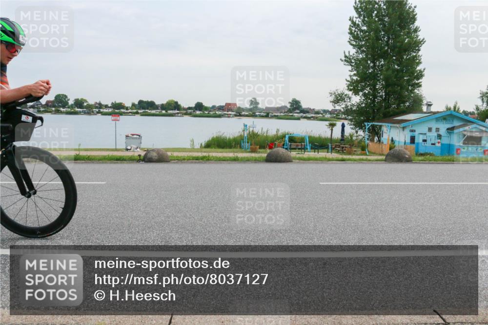 15.06.2025 - 27. Vierlanden-Triathlon H.Heesch http://msf.ph/oto/8037127 15.06.2025 10:50:09 Radfahren 39, 54, 225, 409 meine-sportfotos.de