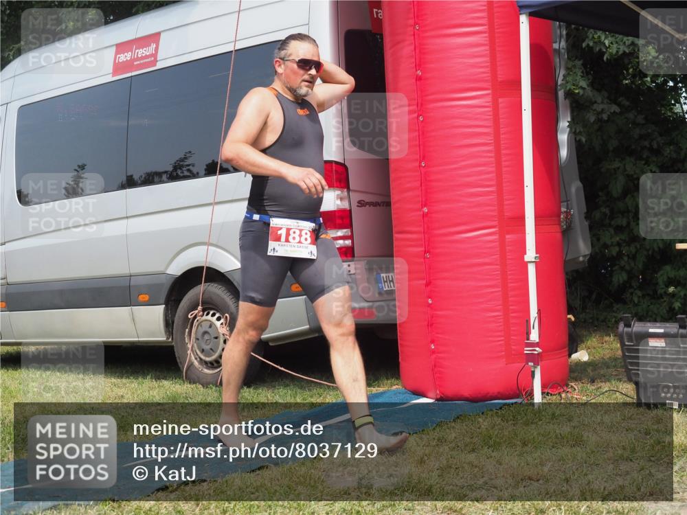 21.06.2025 - 27. Vierlanden-Triathlon KatJ http://msf.ph/oto/8037129 15.06.2025 11:27:01 Schwimmen 900 meine-sportfotos.de