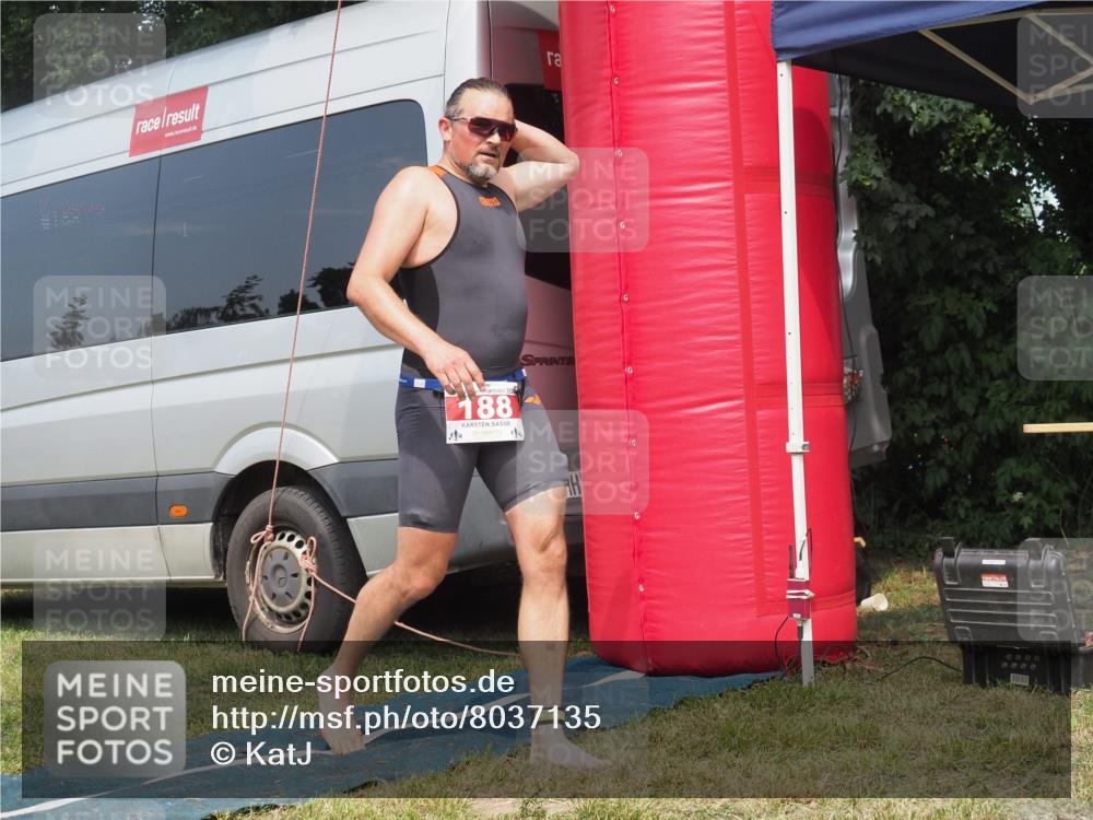 21.06.2025 - 27. Vierlanden-Triathlon KatJ http://msf.ph/oto/8037135 15.06.2025 11:27:01 Schwimmen 900 meine-sportfotos.de