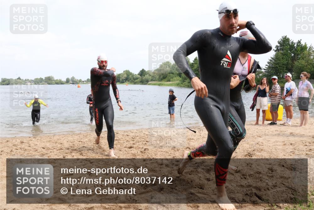 21.06.2025 - 27. Vierlanden-Triathlon Lena Gebhardt http://msf.ph/oto/8037142 15.06.2025 12:03:29 Schwimmen 1004, 1005, 1006, 1007, 1008 meine-sportfotos.de