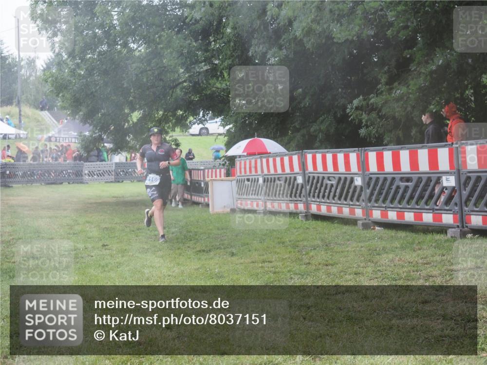 21.06.2025 - 27. Vierlanden-Triathlon KatJ http://msf.ph/oto/8037151 15.06.2025 14:17:39 Ziel 1169 meine-sportfotos.de