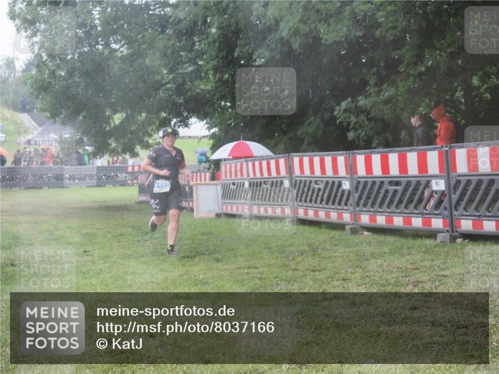 21.06.2025 - 27. Vierlanden-Triathlon KatJ http://msf.ph/oto/8037166 15.06.2025 14:17:39 Ziel 1169 meine-sportfotos.de