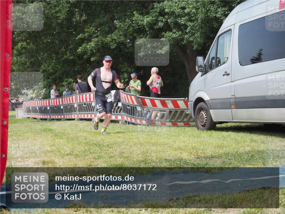 21.06.2025 - 27. Vierlanden-Triathlon KatJ http://msf.ph/oto/8037172 15.06.2025 11:27:16 Schwimmen 884, 886, 961 meine-sportfotos.de