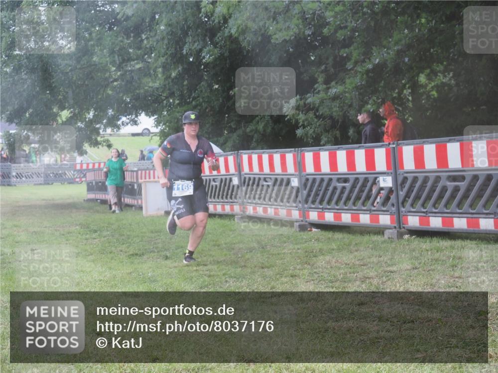 21.06.2025 - 27. Vierlanden-Triathlon KatJ http://msf.ph/oto/8037176 15.06.2025 14:17:40 Ziel 1169 meine-sportfotos.de