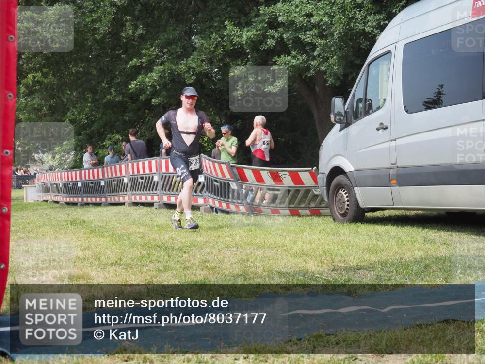 21.06.2025 - 27. Vierlanden-Triathlon KatJ http://msf.ph/oto/8037177 15.06.2025 11:27:17 Schwimmen 884, 886, 961 meine-sportfotos.de