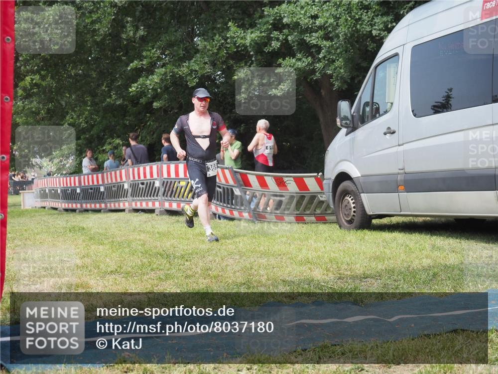 21.06.2025 - 27. Vierlanden-Triathlon KatJ http://msf.ph/oto/8037180 15.06.2025 11:27:17 Schwimmen 884, 886, 961 meine-sportfotos.de