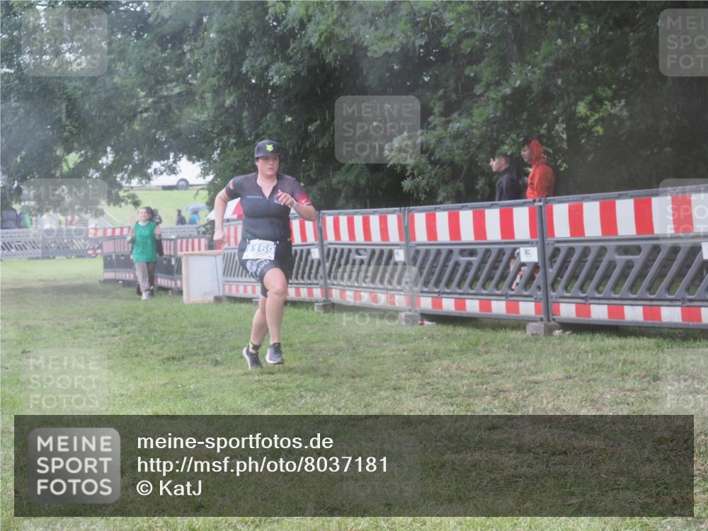 21.06.2025 - 27. Vierlanden-Triathlon KatJ http://msf.ph/oto/8037181 15.06.2025 14:17:40 Ziel 1169 meine-sportfotos.de
