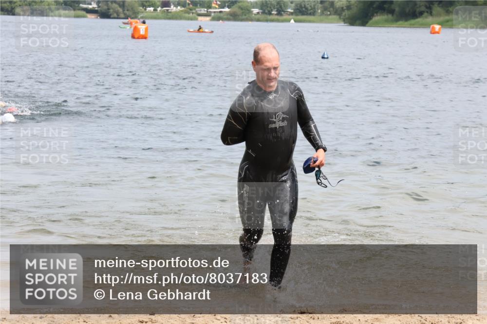 21.06.2025 - 27. Vierlanden-Triathlon Lena Gebhardt http://msf.ph/oto/8037183 15.06.2025 12:03:53 Schwimmen 994 meine-sportfotos.de