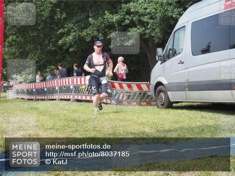 21.06.2025 - 27. Vierlanden-Triathlon KatJ http://msf.ph/oto/8037185 15.06.2025 11:27:17 Schwimmen 884, 886, 961 meine-sportfotos.de