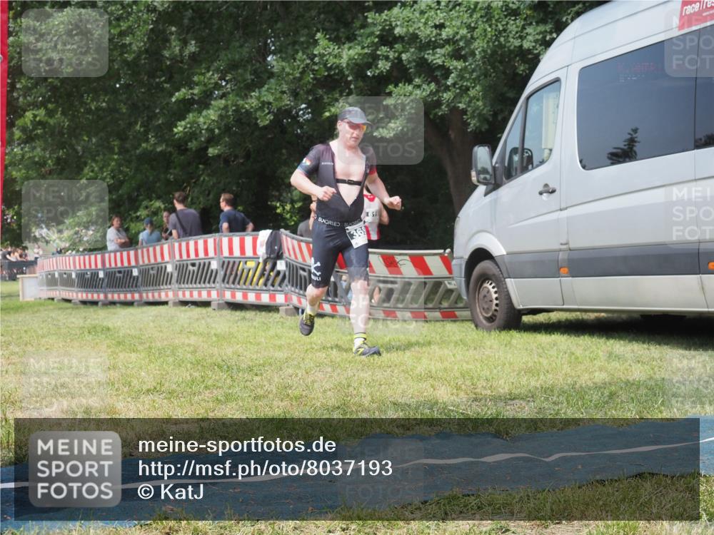 21.06.2025 - 27. Vierlanden-Triathlon KatJ http://msf.ph/oto/8037193 15.06.2025 11:27:17 Schwimmen 884, 886, 961 meine-sportfotos.de
