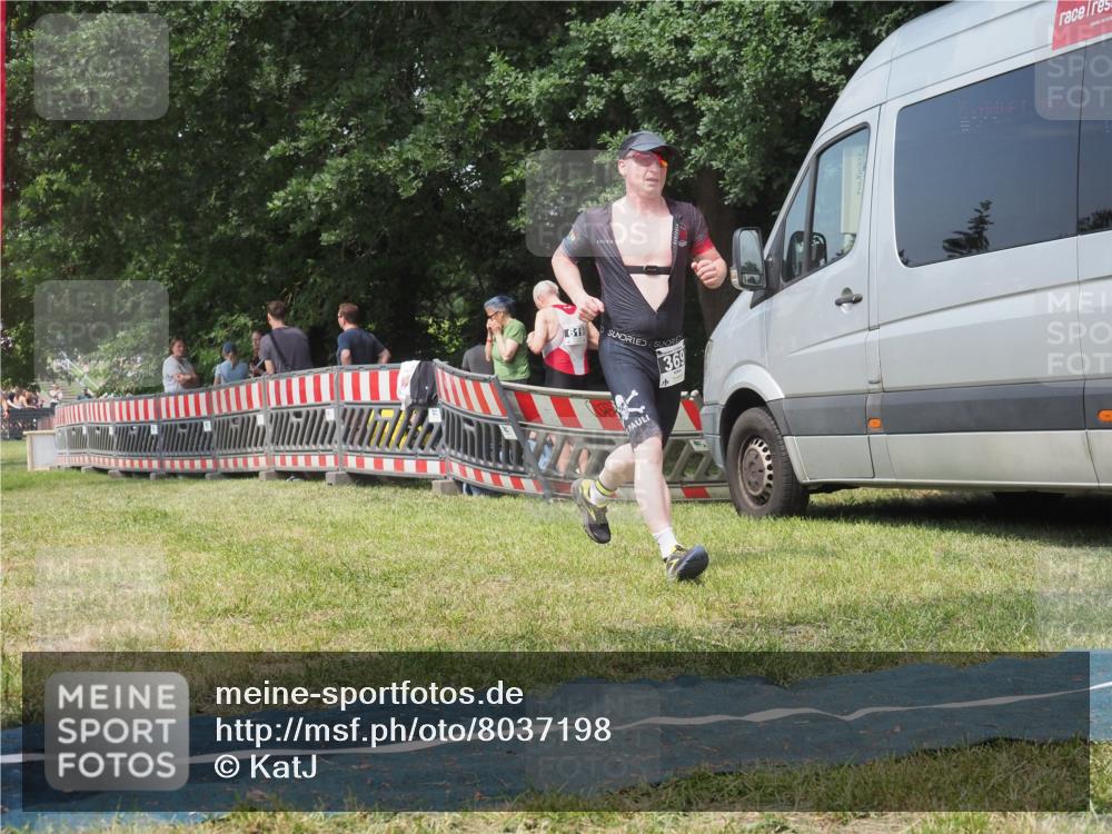 21.06.2025 - 27. Vierlanden-Triathlon KatJ http://msf.ph/oto/8037198 15.06.2025 11:27:17 Schwimmen 884, 886, 961 meine-sportfotos.de