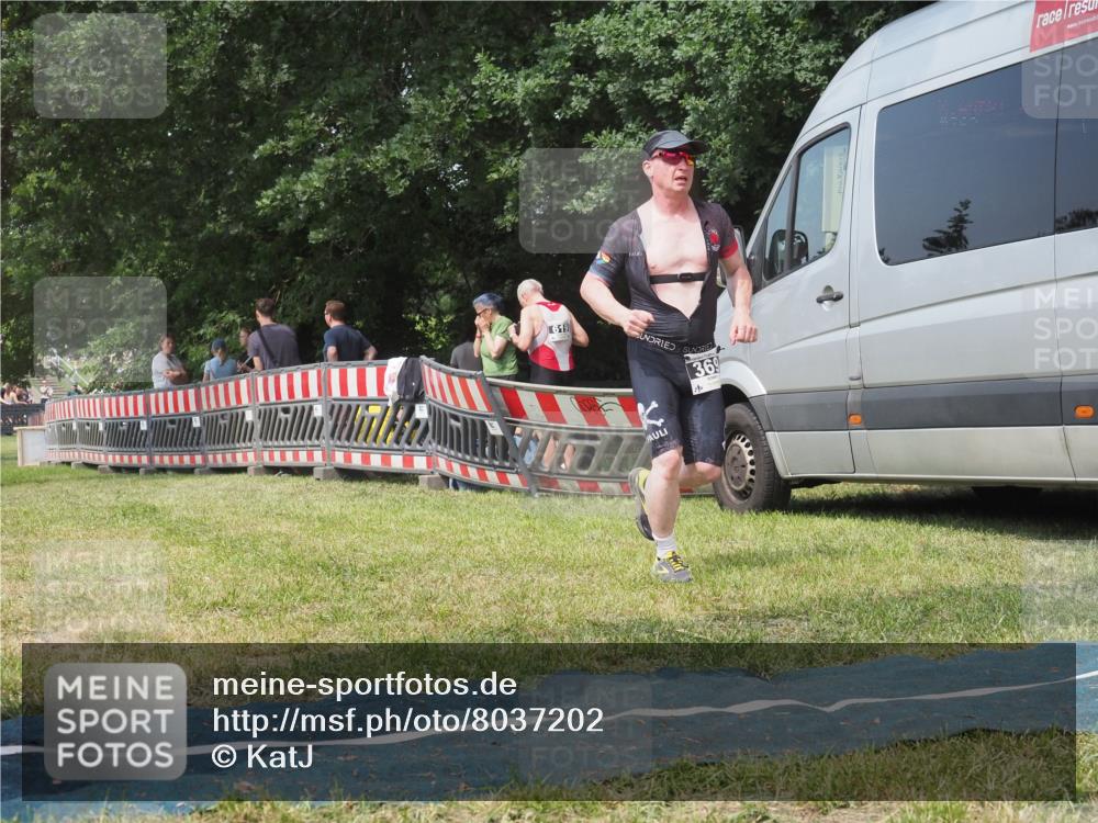 21.06.2025 - 27. Vierlanden-Triathlon KatJ http://msf.ph/oto/8037202 15.06.2025 11:27:18 Schwimmen 884, 886, 961 meine-sportfotos.de