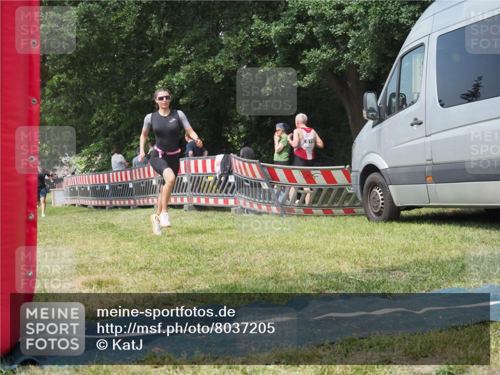 21.06.2025 - 27. Vierlanden-Triathlon KatJ http://msf.ph/oto/8037205 15.06.2025 11:27:21 Schwimmen 884, 886, 961 meine-sportfotos.de