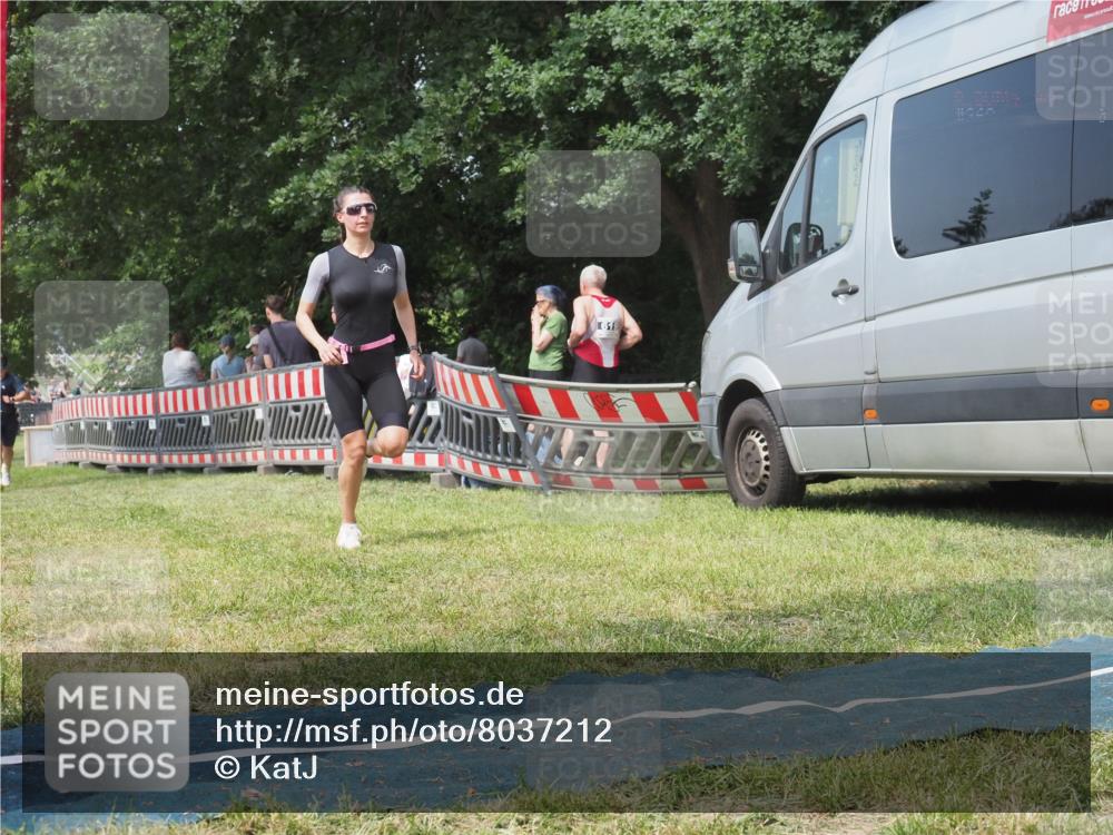 21.06.2025 - 27. Vierlanden-Triathlon KatJ http://msf.ph/oto/8037212 15.06.2025 11:27:21 Schwimmen 884, 886, 961 meine-sportfotos.de