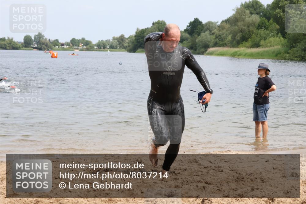 21.06.2025 - 27. Vierlanden-Triathlon Lena Gebhardt http://msf.ph/oto/8037214 15.06.2025 12:03:55 Schwimmen 994 meine-sportfotos.de