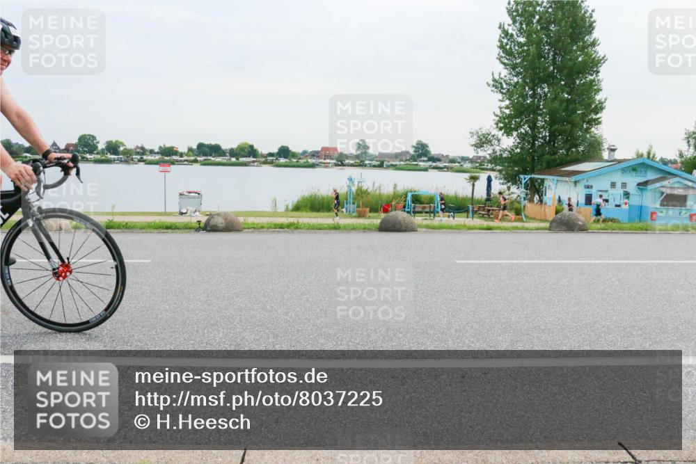 15.06.2025 - 27. Vierlanden-Triathlon H.Heesch http://msf.ph/oto/8037225 15.06.2025 10:50:44 Radfahren 188, 373, 592 meine-sportfotos.de