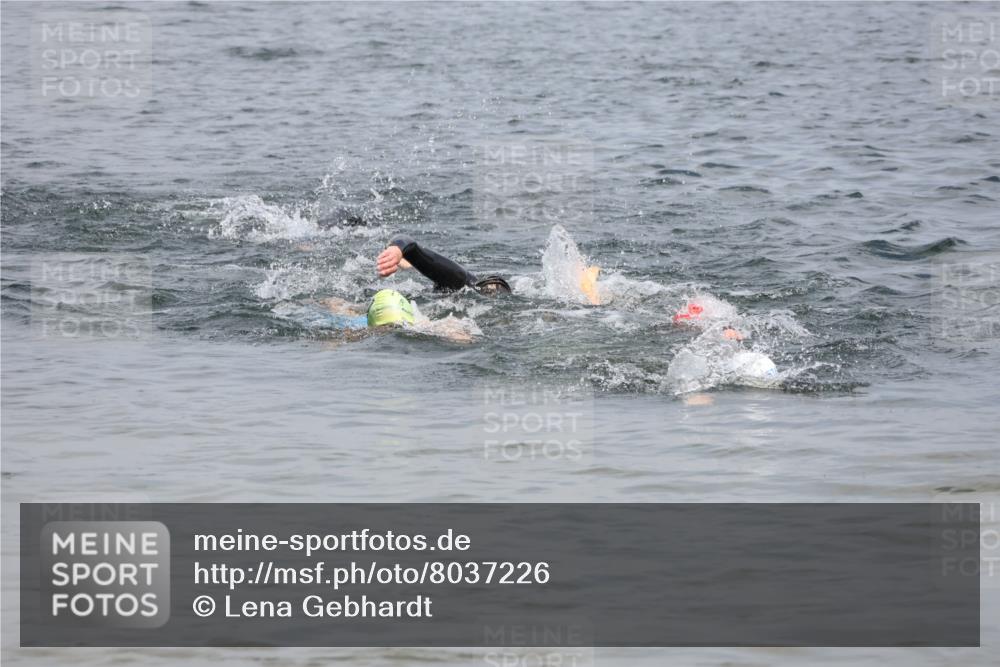 21.06.2025 - 27. Vierlanden-Triathlon Lena Gebhardt http://msf.ph/oto/8037226 15.06.2025 12:03:58 Schwimmen 994 meine-sportfotos.de