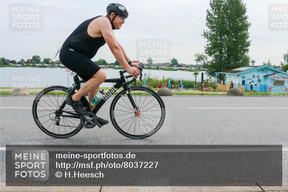 15.06.2025 - 27. Vierlanden-Triathlon H.Heesch http://msf.ph/oto/8037227 15.06.2025 10:50:44 Radfahren 188, 373, 592 meine-sportfotos.de
