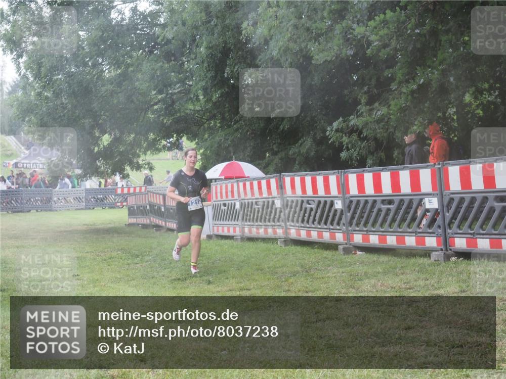 21.06.2025 - 27. Vierlanden-Triathlon KatJ http://msf.ph/oto/8037238 15.06.2025 14:17:56 Ziel 1212 meine-sportfotos.de