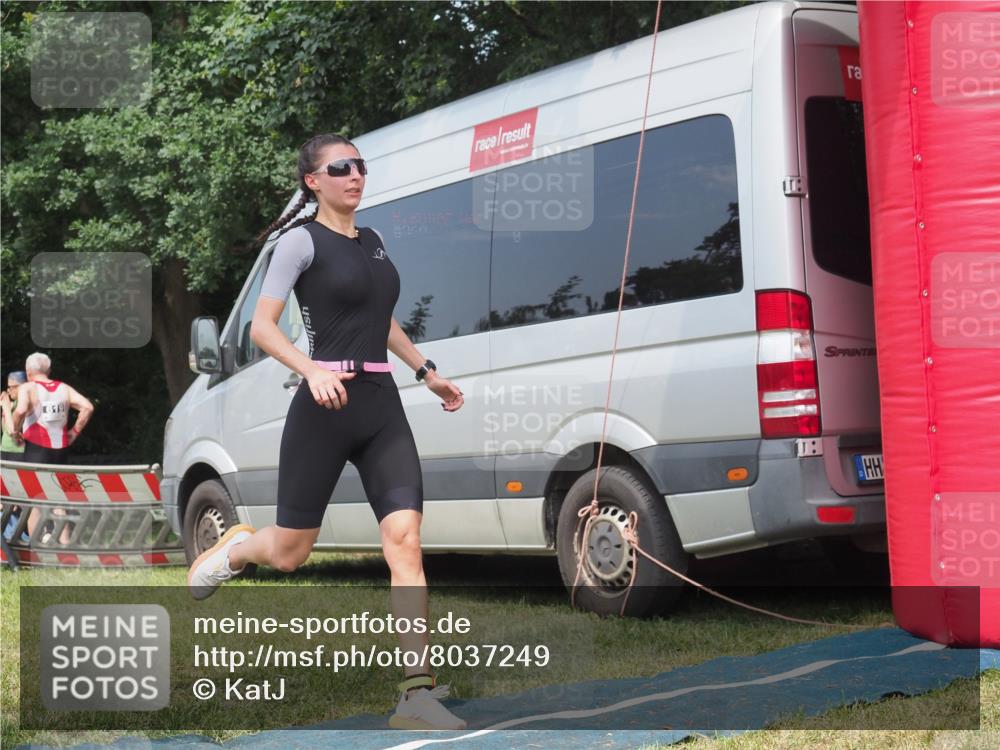 21.06.2025 - 27. Vierlanden-Triathlon KatJ http://msf.ph/oto/8037249 15.06.2025 11:27:22 Schwimmen 884, 886 meine-sportfotos.de