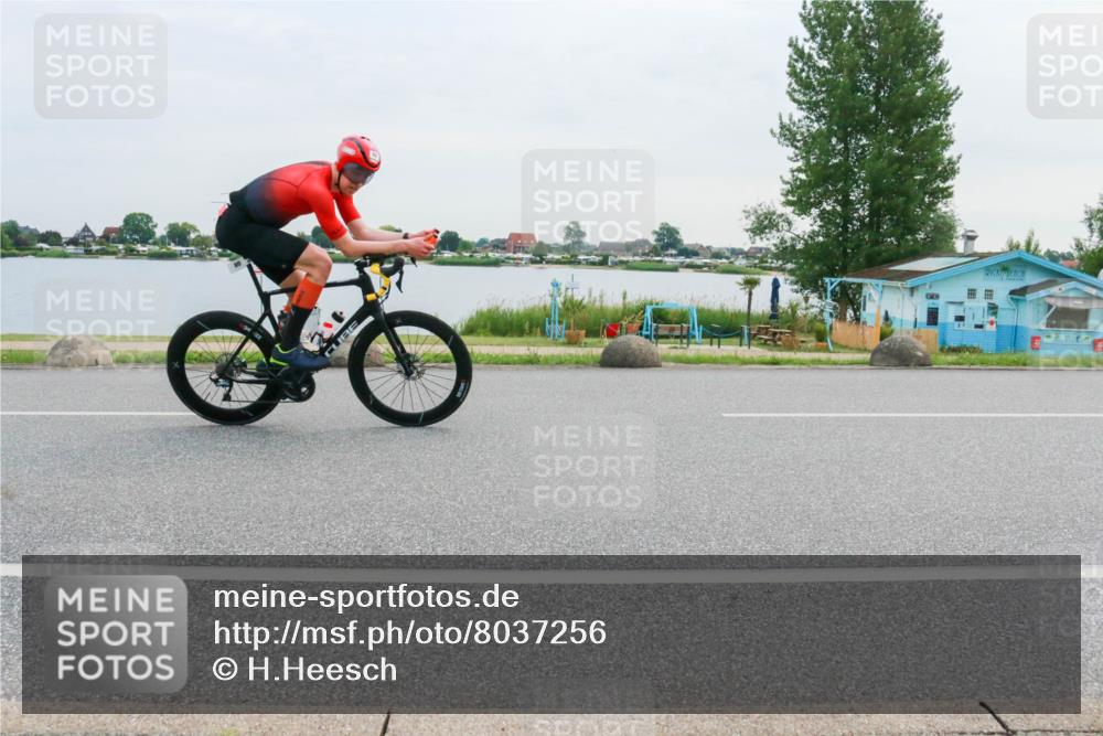15.06.2025 - 27. Vierlanden-Triathlon H.Heesch http://msf.ph/oto/8037256 15.06.2025 10:50:57 Radfahren 80, 448 meine-sportfotos.de