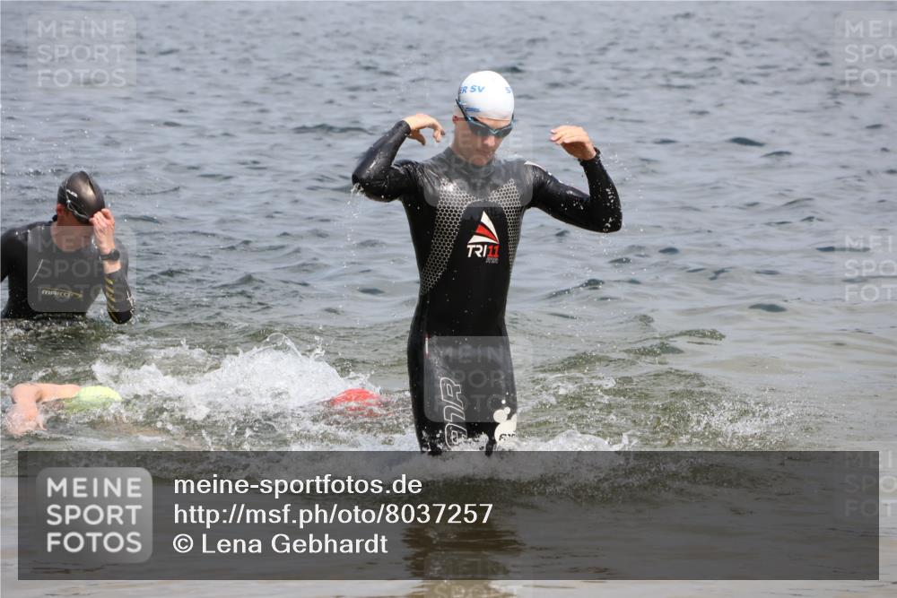 21.06.2025 - 27. Vierlanden-Triathlon Lena Gebhardt http://msf.ph/oto/8037257 15.06.2025 12:04:06 Schwimmen 1009, 1010, 1011, 1012, 1013 meine-sportfotos.de