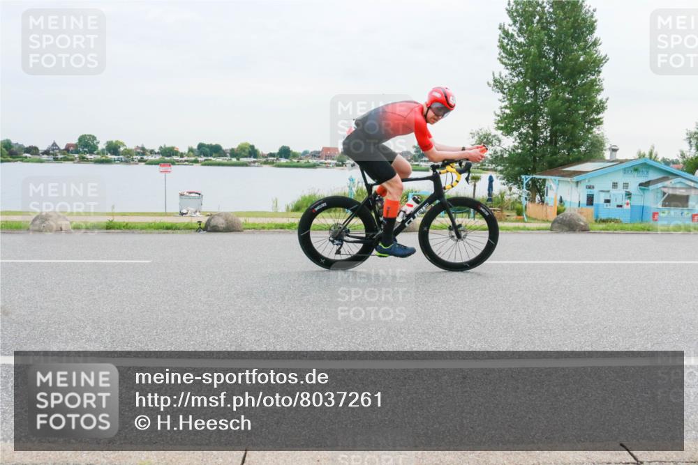15.06.2025 - 27. Vierlanden-Triathlon H.Heesch http://msf.ph/oto/8037261 15.06.2025 10:50:58 Radfahren 80, 448 meine-sportfotos.de